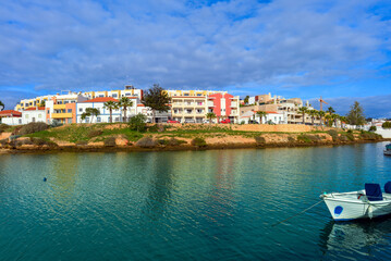 Obraz premium Gemeinde Ferragudo an der Algarve im Süden Portugals