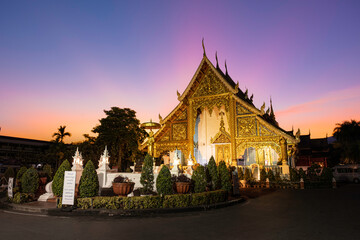 Fototapeta premium Wat Arun Temple at Sunset in Bangkok, Thailand