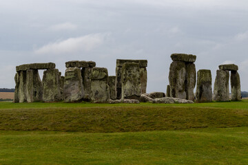Obraz na płótnie Canvas Wide shot of Stonehenge monument