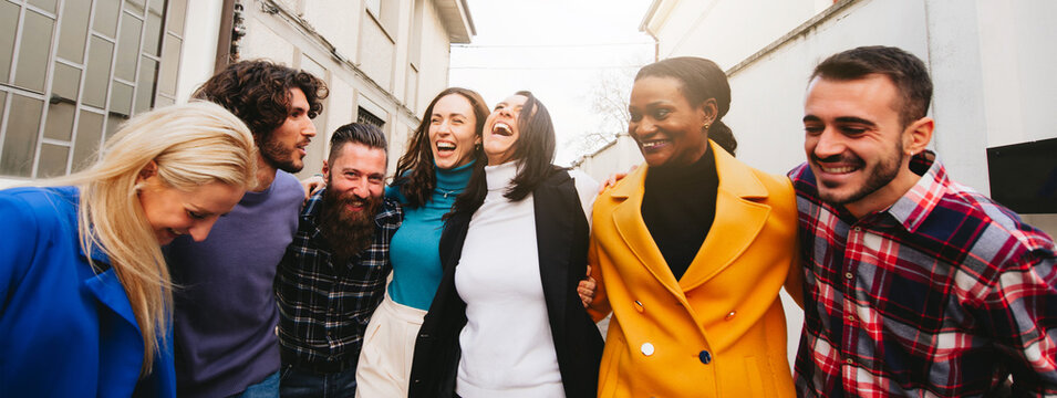 Multiracial group of stylish friends having fun together. Horizontal banner or header. - Powered by Adobe