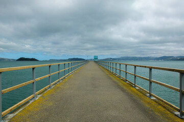 Obraz premium wooden bridge over the sea