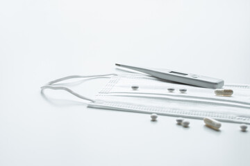 病気　風邪　体調不良　白色　背景