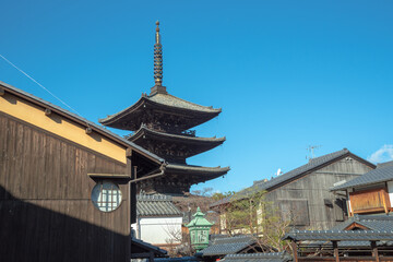 Fototapeta na wymiar The Yasaka Pagoda(Hokanji Temple), is a popular tourist attraction, the Yasaka Pagoda, also known as Tower of Yasaka and Yasaka-no-to, is a Buddhist pagoda located in Kyoto, Japan.