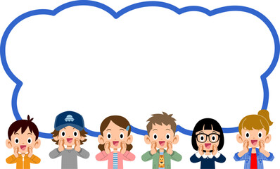 大きな吹き出しの前で呼びかける子どもたち
