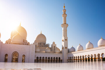Fototapeta na wymiar Sheikh Zayed Grand Mosque of white marble in Abu Dhabi, UAE
