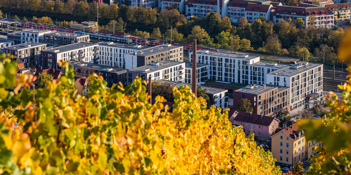 Germany, Baden-Wurttemberg, Esslingen, Modern apartment buildings in Neue Weststadt with autumn vineyard in foreground