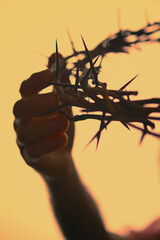 Hand holding crown of thorns - 585682248