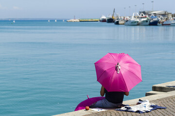 Jour d'été au port d'Anzio en Italie