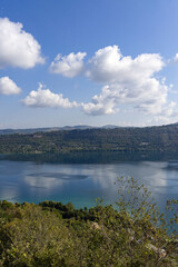 Le lac Albano en Italie
