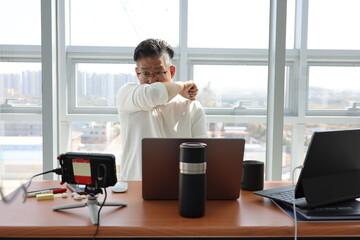 코로나 시대에 사무실에서 기침 하는 방법