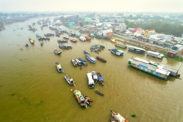 Obraz premium Cai Rang floating market, Can Tho, Vietnam, aerial view. Cai Rang is famous market in mekong delta, Vietnam.