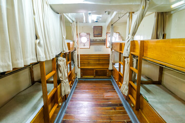 神奈川県横浜市みなとみらいに停泊している帆船日本丸の船内 © Kazu8