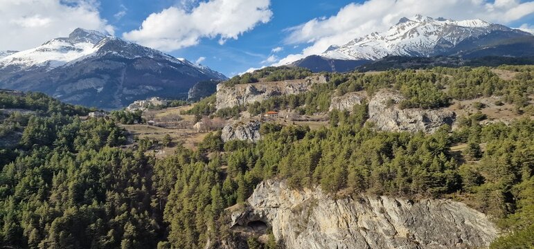 The fort Victor Emmanuel is located Aussois, in Savoie, 38 km east of Saint-Jean de Maurienne and 8 km northeast of Modane.