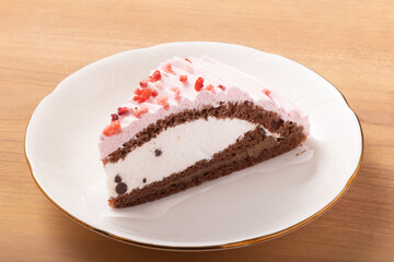 苺クリームとチョコのズコットケーキ