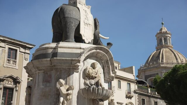 Fountain of the Elephant and Chiesa della Badia di Sant�Agata, Catania, Sicily, Italy, Mediterranean, Europe
