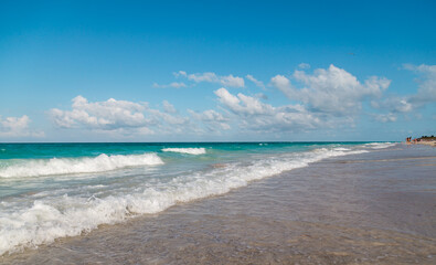 Fototapeta na wymiar Atlantic waves on Varadero beach.