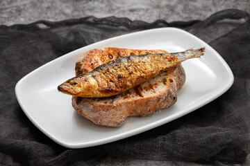 Grilled sardines with sauce on fresh bread