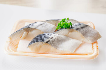 脂がのった塩サバの切り身
