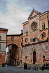 Obraz premium foligno, italien - san feliciano mit torbogen