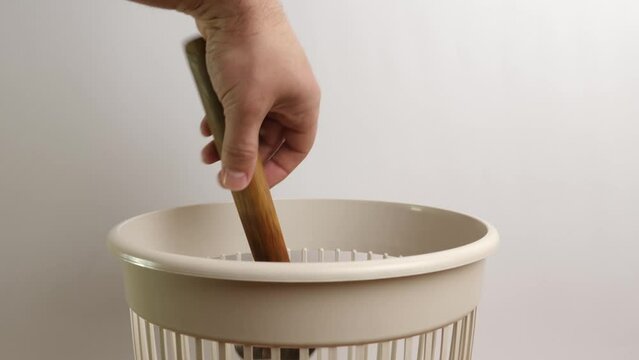 The old hammer is thrown into the trash.
Disposal and recycling of waste.