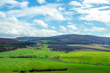 Obraz premium Frühlingsspaziergang durch die wunderschöne Vorderrhön zwischen Bernshausen & Urnshausen - Thüringen - Deutschland