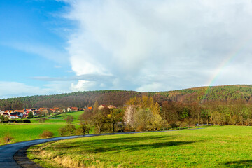 Frühlingsspaziergang durch die wunderschöne Vorderrhön zwischen Bernshausen & Urnshausen -...