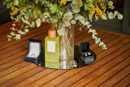 perfume, mesa, decoraci&oacute;n, ramo, aretes
