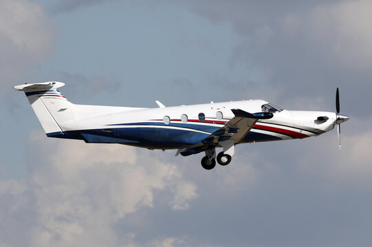 PC-12 Private Plane - Taking off from Atlanta Peachtree DeKalb Airport