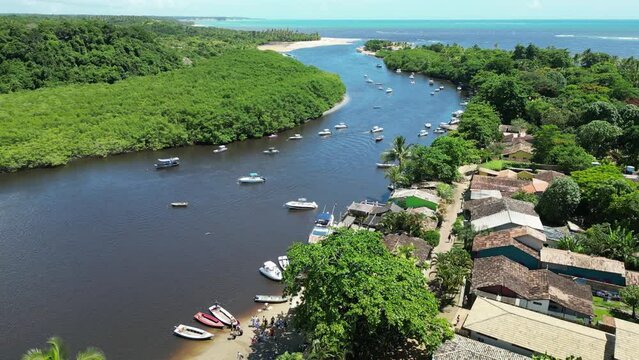 Tropical Cara&iacute;va Bahia Paisagem Natureza Para&iacute;so Tur&iacute;stico Vilarejo F&eacute;rias Ver&atilde;o Praia Satu Rio Mar Comunidade Litor&acirc;nea Ribeirinha Porto Seguro Costa Descobrimento APA Trancoso Monte Pascoal Igreja