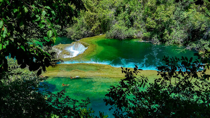 Obraz premium Wasserfall an der Krka in Kroatien / Blaue Lagune / waterfall