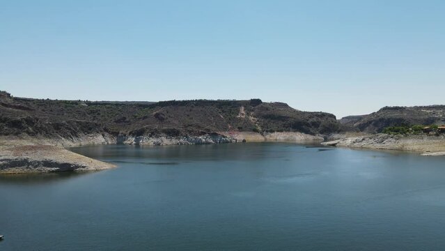 aerial drone island view, beautiful lake boats, houses paraiso para nadar