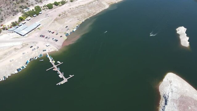 aerial drone island view, beautiful lake boats, houses paraiso para nadar