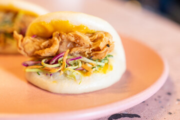 Bao Frito Vegano, con coleslaw