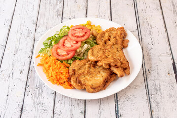 frying consists of dehydrating food by contrasting temperatures: the moisture in the food is transformed into steam, producing a crust that does not prevent the oil from penetrating inside