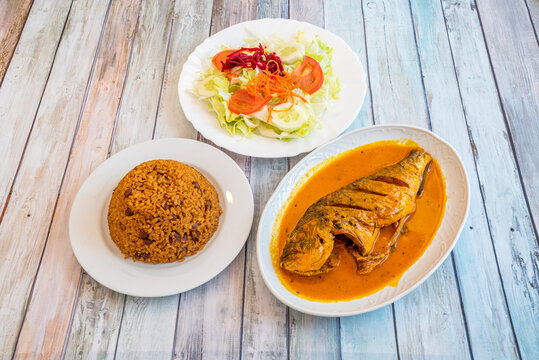 In the moro de guandules, the rice is cooked with onion, pepper, garlic, tomato puree, celery, thyme, oregano, and pigeon peas. When coconut milk is added it is known as moro de guandules con coco