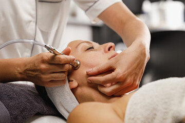 Obraz na płótnie Canvas Microdermabrasion Treatment In A Beauty Salon