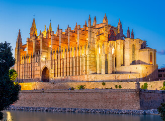 Fototapeta na wymiar Cathedral of Santa Maria of Palma (La Seu) at sunset, Palma de Mallorca, Spain
