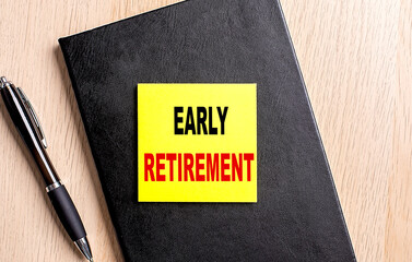 EARLY RETIREMENT text on a sticky on black notebook with pen