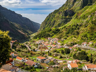 Fototapeta na wymiar Madeira-Lombo do Moleiro