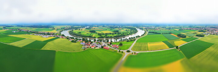 Luftbild der Flussschleife bei Osterhofen mit Blick auf die Donau bei M&uuml;hlham. Osterhofen, Deggendorf, Niederbayern, Bayern, Deutschland.
