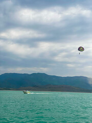 parasailing 