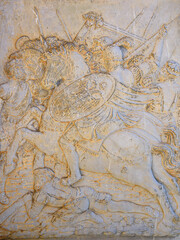 Relieve de piedra en el Palacio de Carlos V en la Alhambra de Granada en España