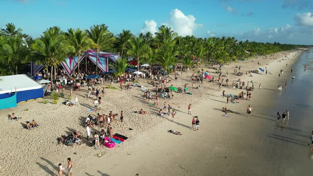 Praia Paradis&iacute;aca Pratigi Ituber&aacute; Bahia Festival Universo Paralello Paralelo Camping Rave Trance Techno House M&uacute;sica Eletr&ocirc;nica Palco Tenda Ver&atilde;o Janeiro Calor Brasil Verao Viagem Turismo Natureza