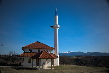 Obraz premium Mosque in the village, rural mosque in the middle of nowhere 