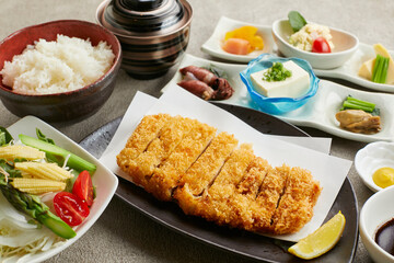 トンカツランチ