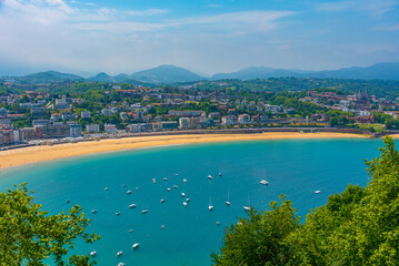 Fototapeta premium Hotels behind La Concha beach in San Sebastian, Spain