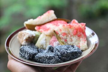 sengkulun, cenil, and getuk served on a plate and ready to eat.