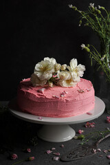 Obraz na płótnie Canvas pink vanilla cake with flowers on top