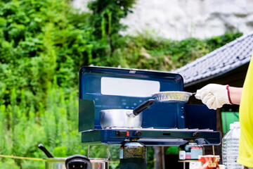 キャンプでポップコーン