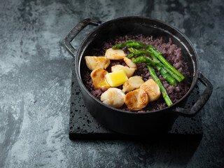 Scallops, butter, stone pot rice with asparagus	